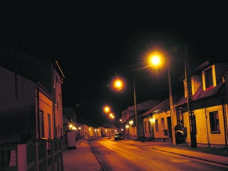 W Żarkach jeszcze się świecą wszystkie uliczne latarnie