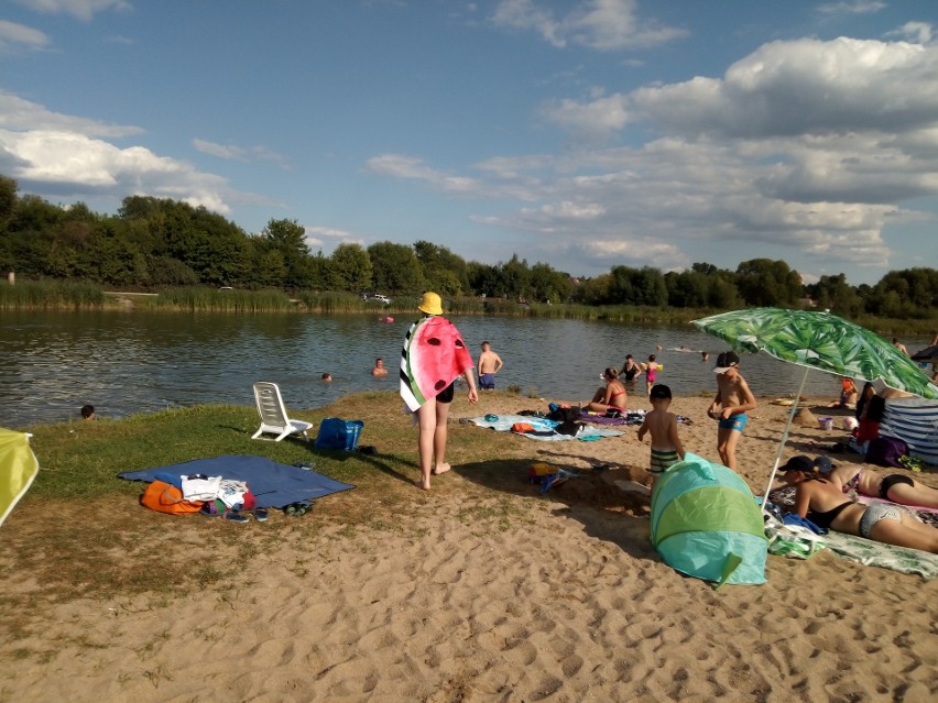 Tłumy na plaży miejskiej w Choroszczy. Kominowe Bajoro pęka w szwach! [ZDJĘCIA]