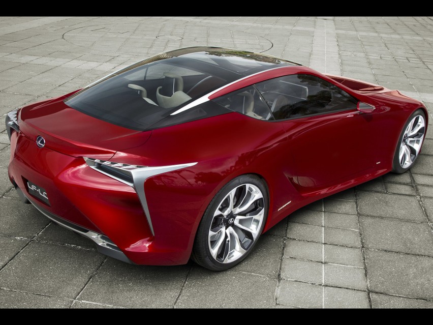 Rok 2012 przyniósł premierę koncepcyjnego coupe LF-LC (Lexus...