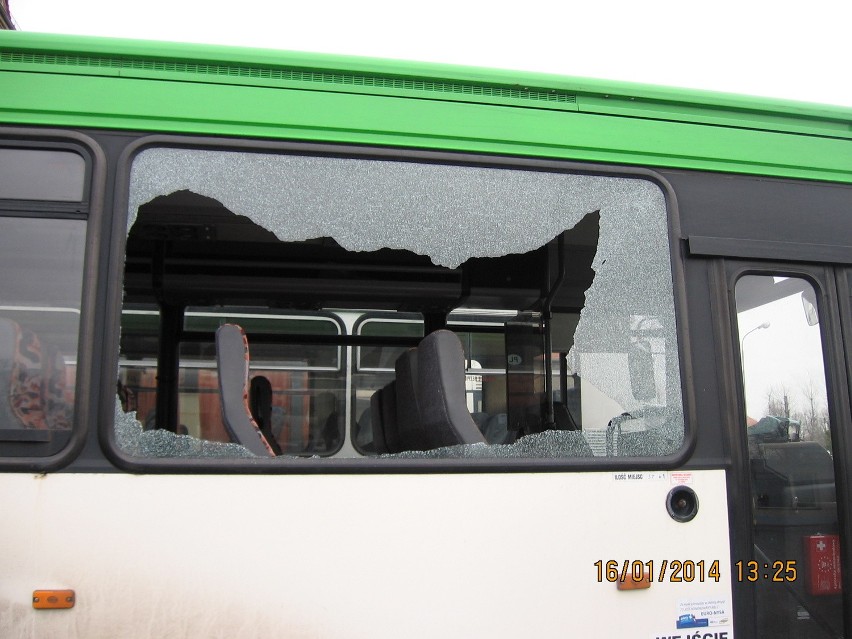 Ostrzelany autobus w Zgorzelcu. To wojna przewoźników? (ZDJĘCIA)