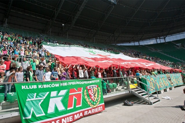 09.05.2012 wroclaw uczniowie ucza sie jak kibicowac na meczu gimnazjum liceum mlodzierz uefa euro 2012 slask wroclaw kibic kibice janusz wojtowicz / polskapresse gazeta wroclawska