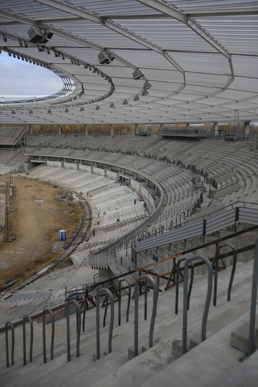 Trybuny Stadionu Śląskiego pomieszczą 55 tys. ludzi. Kibice...