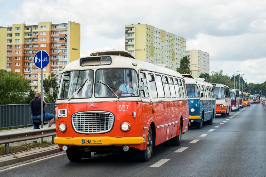 2022 rok - tak wyglądała parada autobusów ulicami Bydgoszczy...