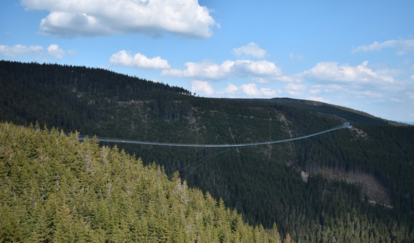 Jedną z największych atrakcji ośrodka jest Sky Bridge 721,...