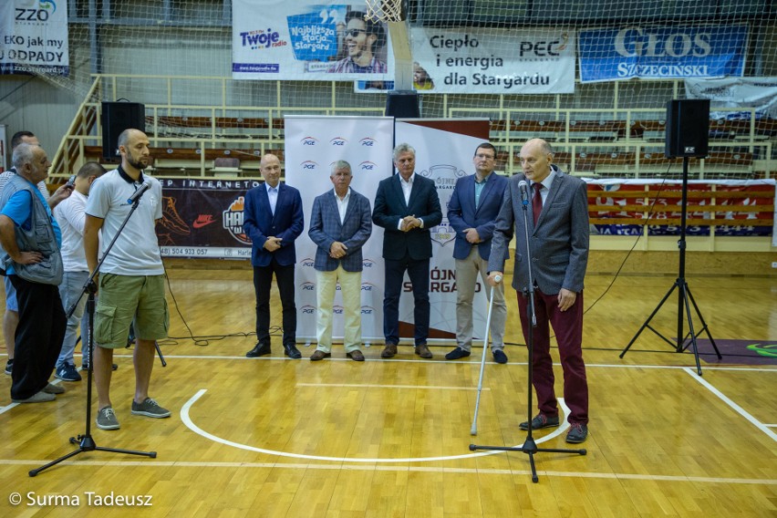 Konferencję prasową zorganizowano w hali Ośrodka Sportu i...