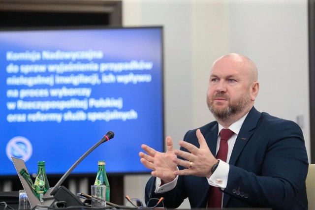 W poniedziałek minister koordynator służb specjalnych Mariusz Kamiński poinformował na platformie X, że CBA skierowało zawiadomienie o zniesławieniu przez byłego szefa CBA Pawła Wojtunika.