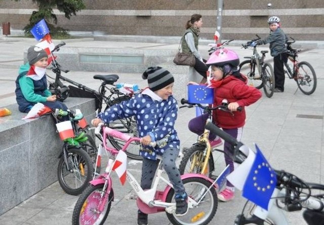 W Biało - Czerwonych rajdach biorą udział również najmłodsi rowerzyści.