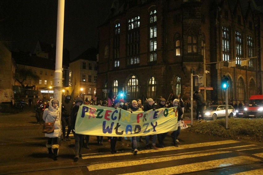 Czarna Środa we Wrocławiu. Protest w Rynku i pod biurami poselskimi 