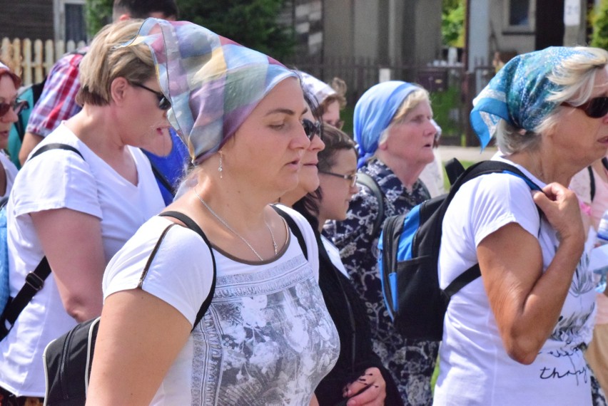 Kilkaset osób poszło w pieszej pielgrzymce do Supraśla. Tam...