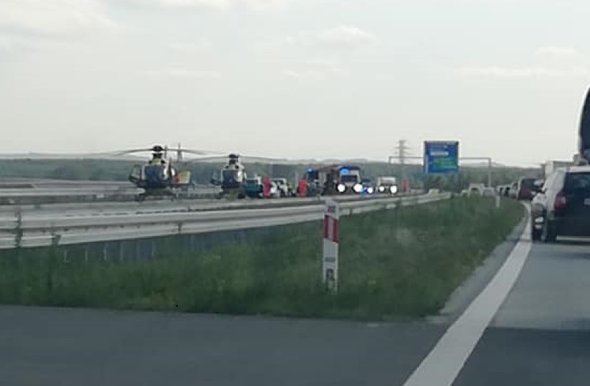 W wypadku na autostradzie A1 w Woźnikach w powiecie...