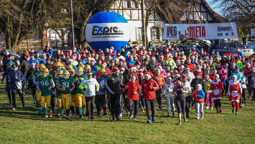 250 uczestników w biegowym treningu mikołajkowym w Myślęcinku