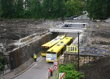 Chorzów: zakleszczyły się autobusy pod wiaduktem przy ulicy Floriańskiej [ZDJĘCIA]