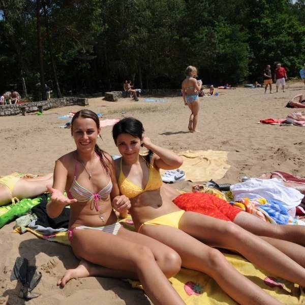 Justynę Nowak i Annę Winniczek, licealistki z Częstochowy, spotkaliśmy nad jeziorem średnim w sobotę. Dziewczyny przyjechały do Turawy po raz pierwszy w życiu. - Jest tu naprawdę pięknie - zapewniały.