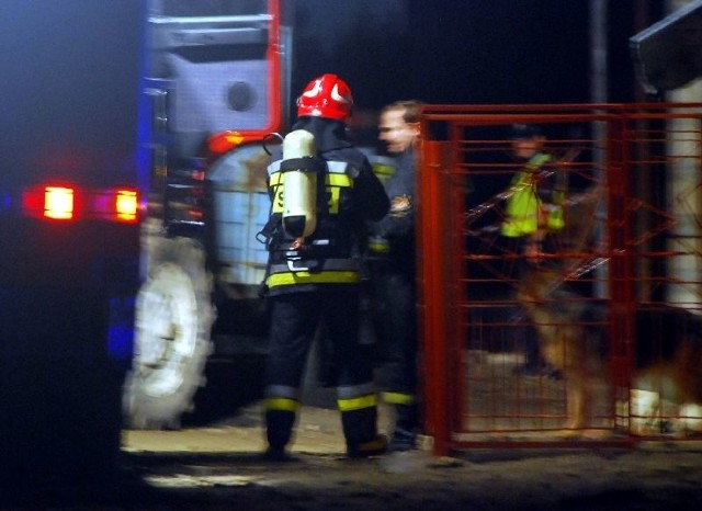 Strażacy do piwnicy wchodzili w aparatach powietrznych w innym przypadku również ratownicy mogliby stracić życie.