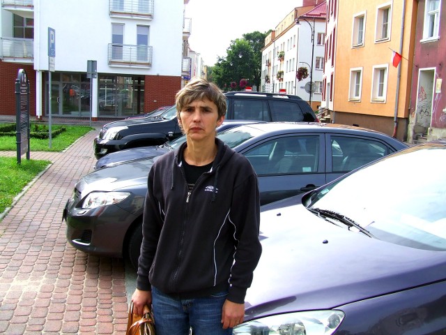 Pani Grażyna z Wałcza, będzie musiała na własną rękę szukać osoby, która uszkodziła jej samochód na niepublicznym parkingu przy ulicy Wańkowicza.