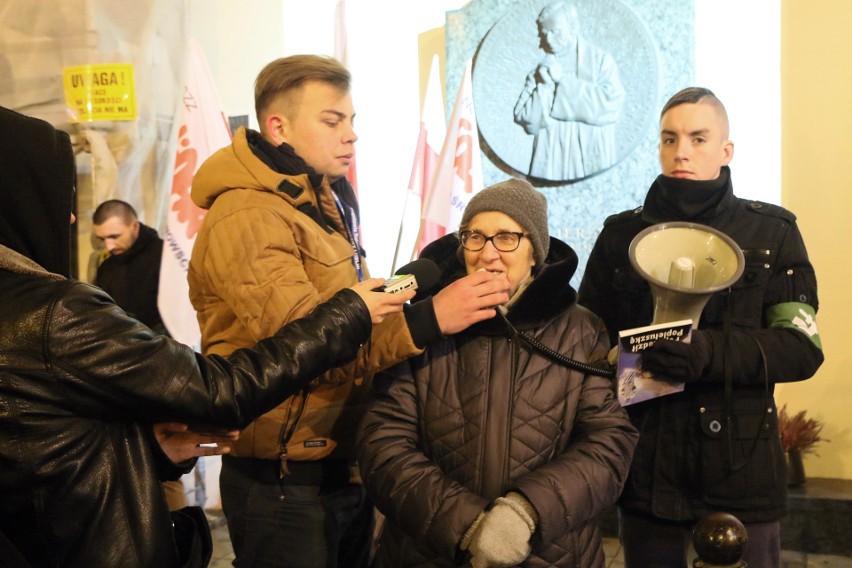 Lublin: W rocznicę 13 grudnia organizacje narodowe uczciły pamięć ofiar stanu wojennego (ZDJĘCIA, WIDEO)