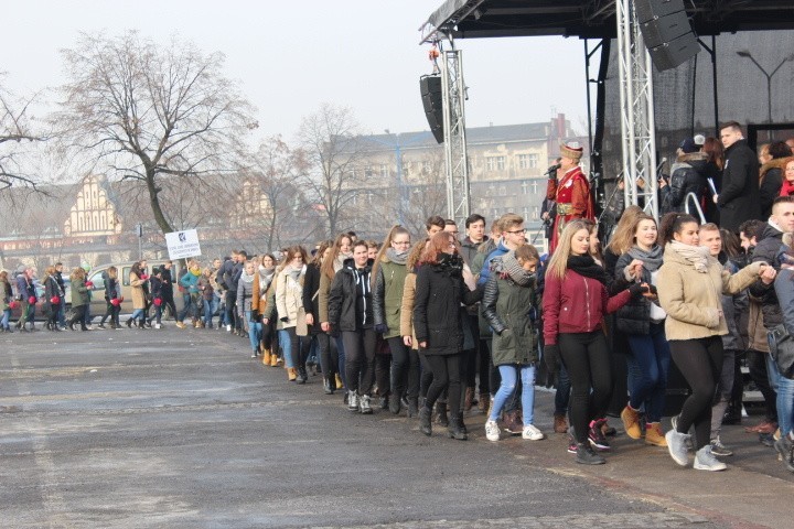 Pół tysiąca par zatańczyło poloneza w Zabrzu