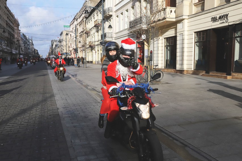 Parada Mikołajów na motorach w Łodzi. MotoMikołaje z prezentami dla dzieci z Domów Dziecka [ZDJĘCIA]