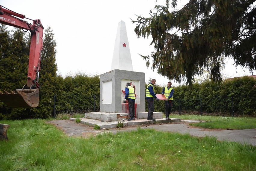 W Garncarsku k. Sobótki zdemontowano pomnik poświęcony Armii...