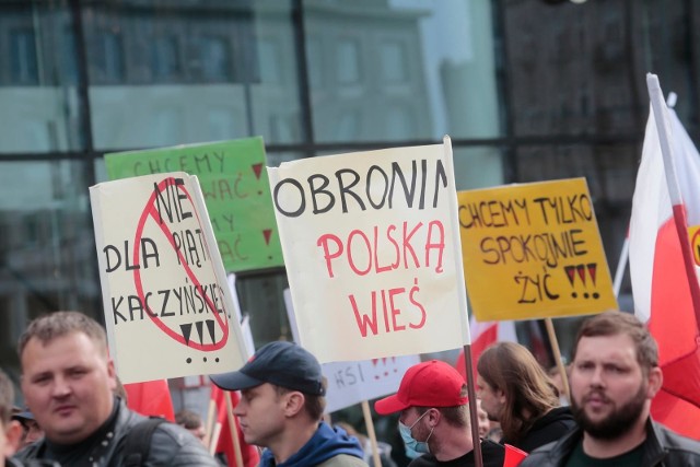 W środę rolnicy protestujący przeciwko tzw. piątce dla zwierząt zamierzają zablokować drogi m. in. w Wielkopolsce.