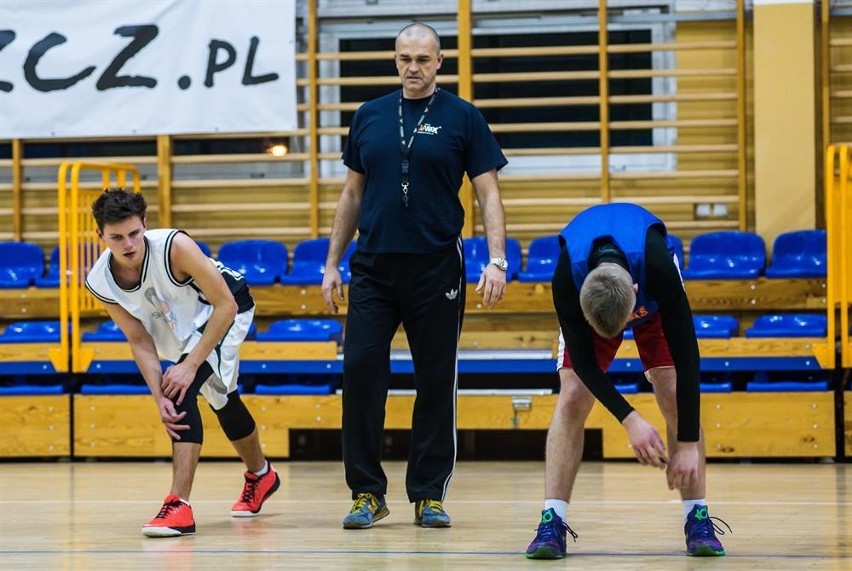 Maciej Kulczyk obecnie jest nauczycielem i trenerem w Novum.