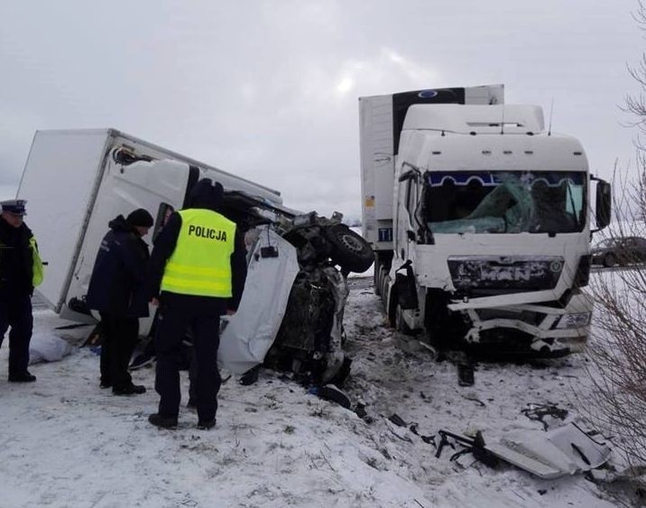 Szypliszki: Wypadek na DK 8. Droga zablokowana po zderzeniu TIR-a z busem. Jedna osoba ranna                                   