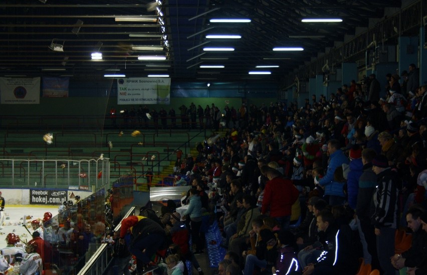 Stadion Zimowy w Sosnowcu pełen... pluszowych zabawek [ZOBACZ ZDJĘCIA]