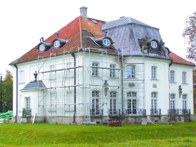 Zniszczony w 1915 roku pałac w Choroszczy gruntownie odbudowano na przełomie lat 60. i 70. Teraz, podobnie jak Pałac Branickich w Białymstoku, ma szansę odzyskać blask.