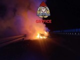 Pożar samochodu osobowego na drodze S6 w kierunku Szczecina między Wicimicami a Płotami