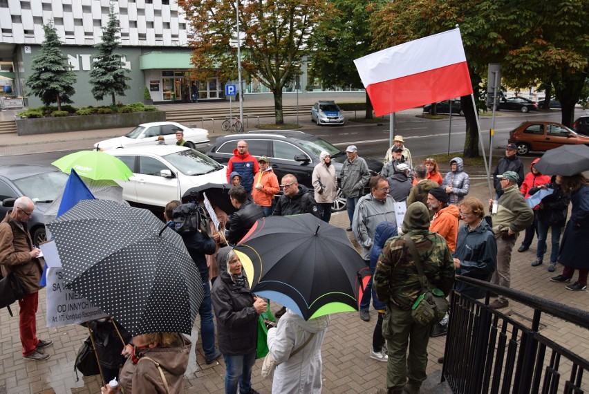 Przed Sądem Okręgowym w Białymstoku znicze zapłonęły już...