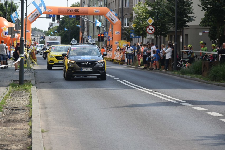 Kolarze rywalizujący w 76. Tour de Pologne przemknęli dziś...