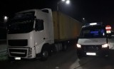 Inspektorzy Transportu Drogowego złapali w Radomiu kierowcę, który jechał "na magnesie". Teraz przedsiębiorcy grozi wysoka kara
