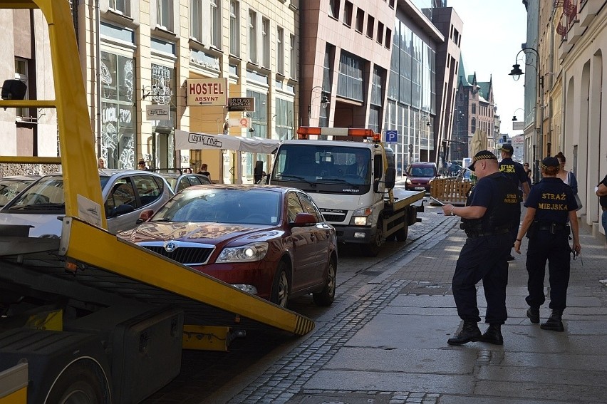 Uważajcie! Z centrum wywożą źle zaparkowane auta (ZDJĘCIA)