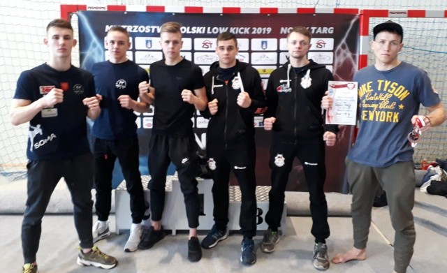 Zawodnicy Sportowego Klubu Soma Gym Kick Boxing Kielce startowali w Mistrzostwach Polski Low Kick Seniorów i Juniorów w Nowym Targu.