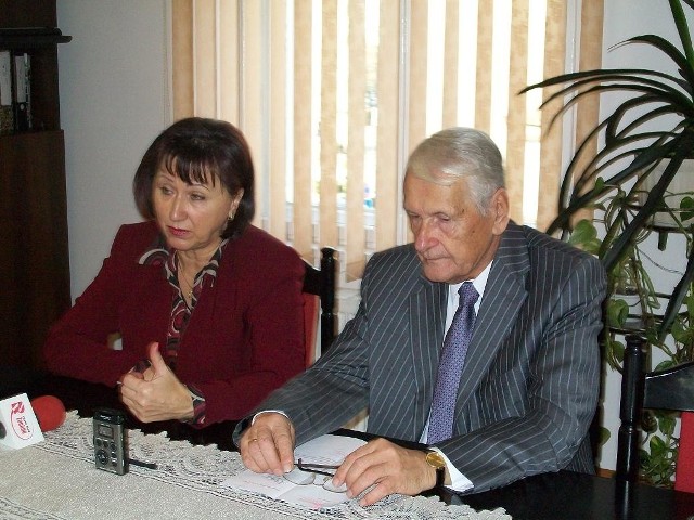 Marszałek Józef Zych i posłanka Bożenna Bukiewicz w czasie konferencji prasowej