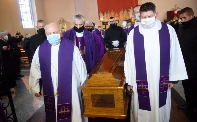 Msza żałobna w intencji zmarłego biskupa seniora Adama Dyczkowskiego. Uroczystość odbyła się w kościele pw. Ducha Świętego w Zielonej Górze.