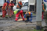 Wrocław: Pęknięta szyna na ulicy Św. Mikołaja. Objazdy tramwajów (ZDJĘCIA)