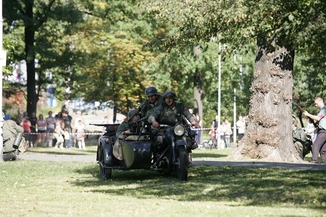 Obrona wieży spadochronowej w Katowicach 2013