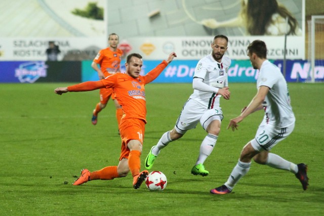 W poprzednim sezonie w meczu rozegranym na stadionie w Niecieczy "Słonie" przegrały ze Śląskiem Wrocław 1:2