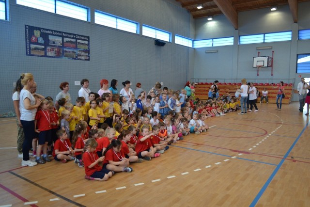 Turniej "Sprawny Przedszkolak" w CiechocinkuUdział w turnieju, zorganizowanym  w Hali Sportowej przy ul. Lipnowskiej wzięło prawie 200 przedszkolaków