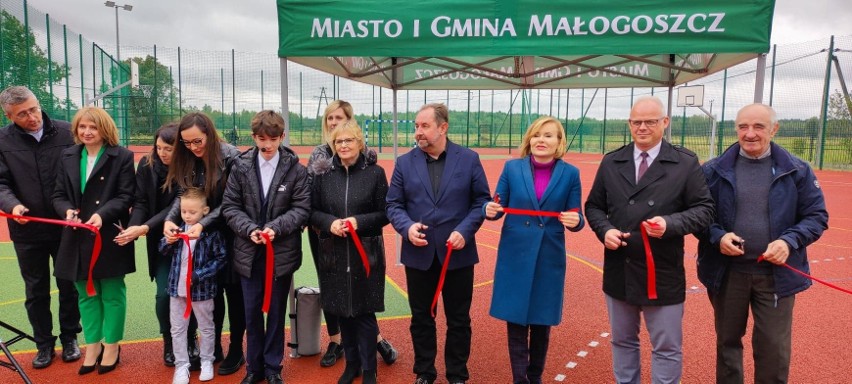 Uroczyste otwarcie boisk w poniedziałek 3 października....