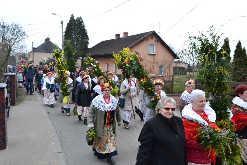 Piękne, ponad dwumetrowe palmy przygotowali mieszkańcy...