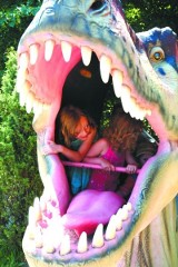 Park Dinozaurów w Jurowcach. Możesz posiedzieć w paszczy potwora... (zdjęcia)