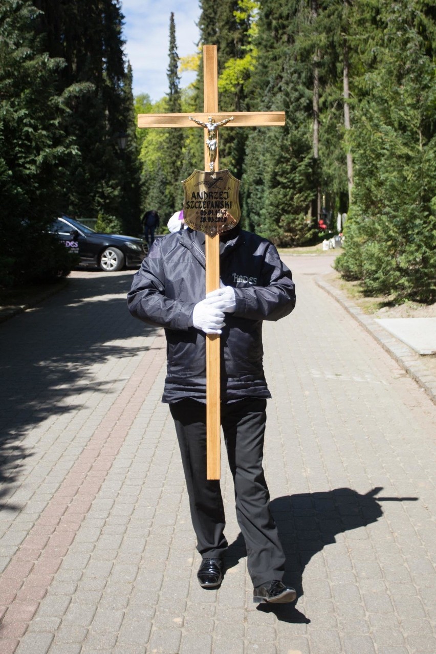 Ceremonia pogrzebowa Andrzeja Szczepańskiego na Starym Cmentarzu Komunalnym w Słupsku [ZDJĘCIA]