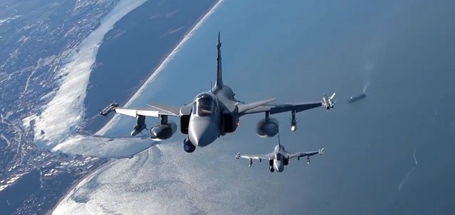 Samoloty Gripen patrolujące przestrzeń powietrzną państw bałtyckich