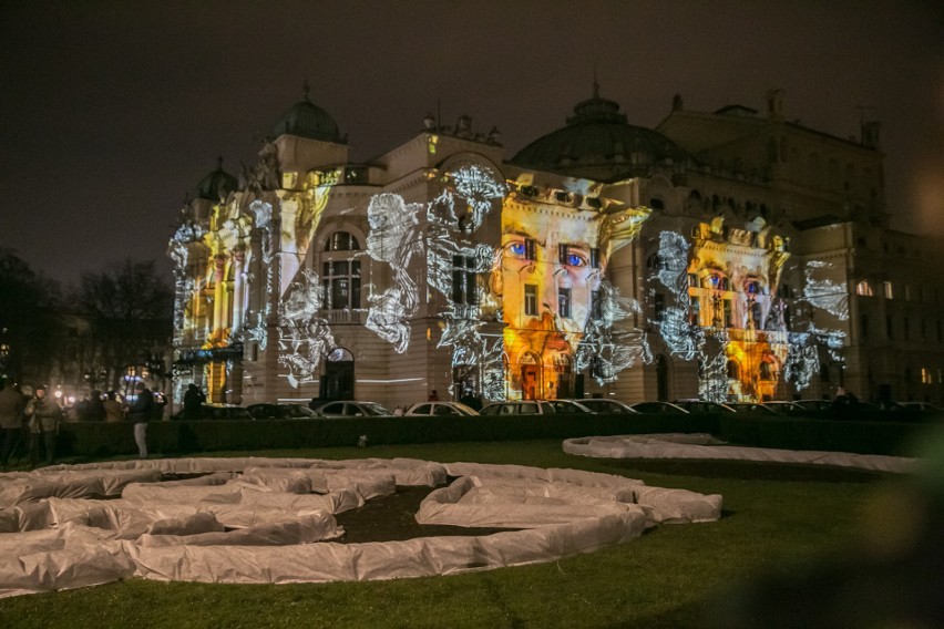 Niezwykły spektakl na fasadzie Teatru Słowackiego