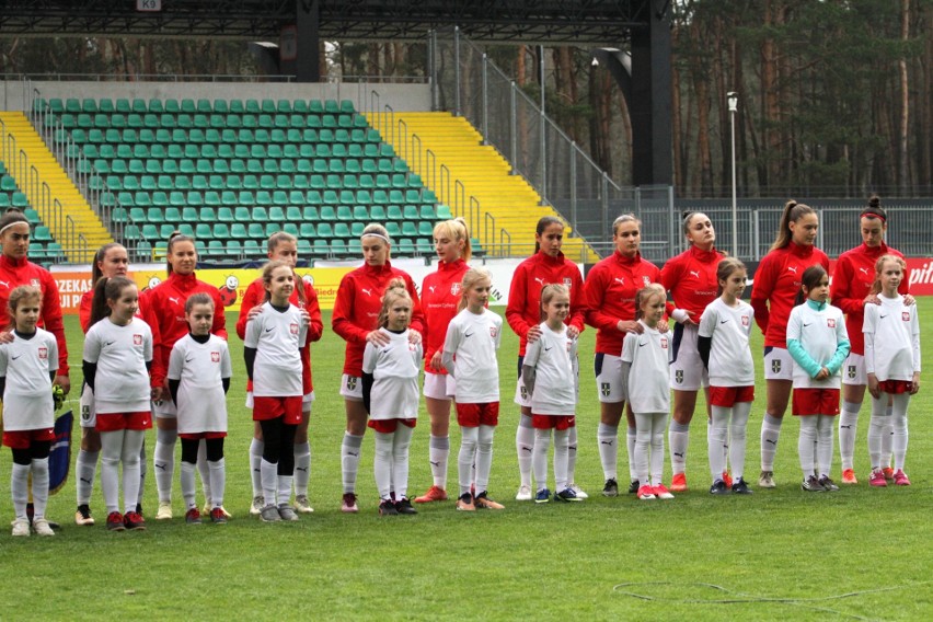 Morze łez na stadionie w Stalowej Woli. Polskie piłkarki do lat 19 przegrały i nie wystąpią na mistrzostwach Europy. A Serbki? [ZDJĘCIA]