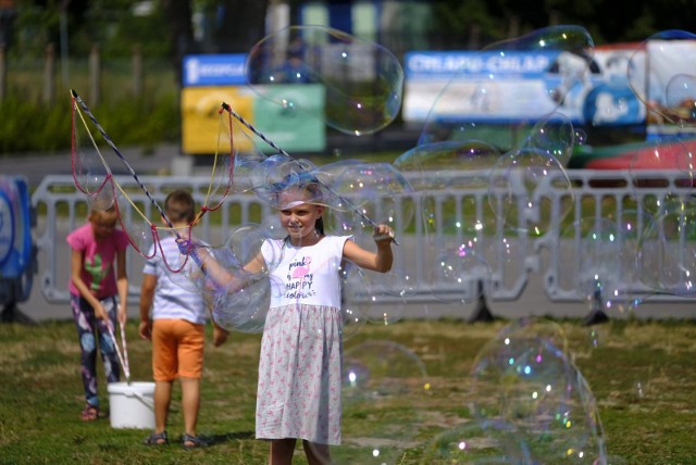 04.08.2019 torun bubble day blonia nadwislanskie festiwal baniek mydlanych fot. grzegorz olkowski / polska press