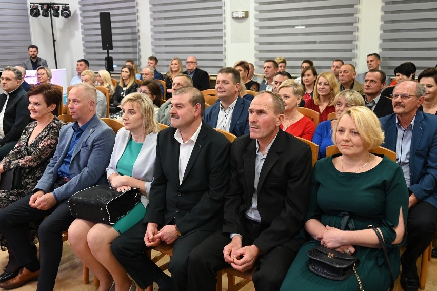 Srebrne Gody w gminie Daleszyce. Zaproszenie burmistrza do wspólnego uhonorowania rocznicy przyjęło dwadzieścia siedem par (ZDJĘCIA)