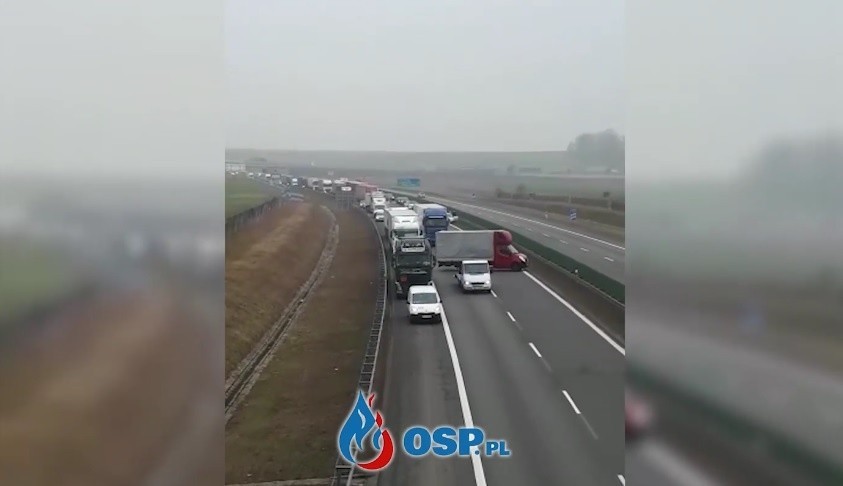Korytarz życia po polsku. Kierowcy jechali autostradą A4 pod prąd po wypadku pod Strzelcami Opolskimi [ZDJĘCIA, WIDEO +18]